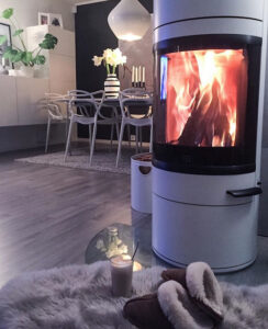 BILDE: De varme flammene kommer godt med året rundt i kalde og mørke Tromsø.