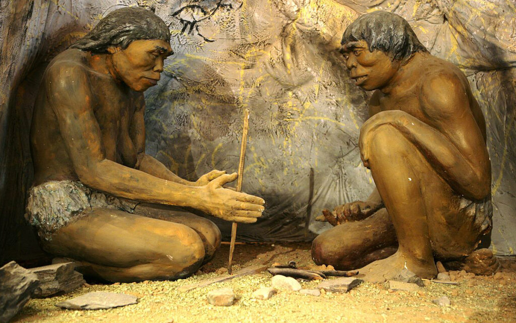 Homo Erectus skaper ild. Bildet er tatt fra The National Museum of Mongolian History i Ulaanbaatar i Mongolia.